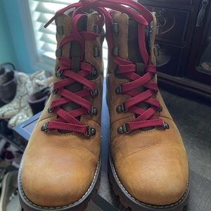 Women’s Ellendale Timberlands Size 8